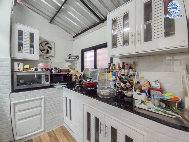 *****ทาวน์เฮ้าส์มือสองย่านนนทบุรี ม.เดอะวิลล่า บางบัวทอง เนื้อที่ 18.8 ตร.ว.ฟังก์ชัน 3 ห้องนอน 2 ห้องน้ำ 1 ที่จอดรถ แถมฟรี! 3 เครื่องปรับอากาศ 2 เครื่องทำน้ำอุ่น บนทำเลยอดเยี่ยม ติดถ.กาญจนาภิเษก ใกล้รถไฟฟ้าสายสีม่วง "สถานีคลองบางไผ่" และทางด่วน "กาญจนาภิเษก"